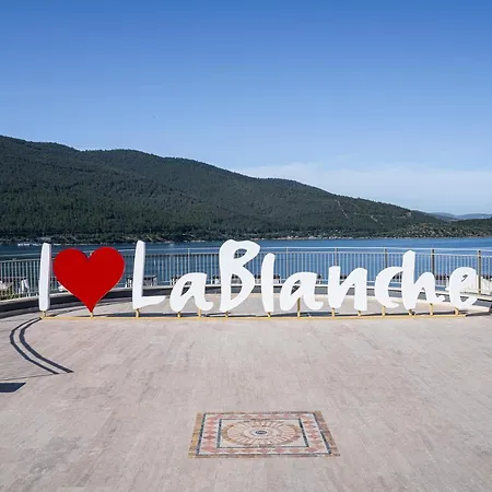 리조트 La Blanche Island Bodrum